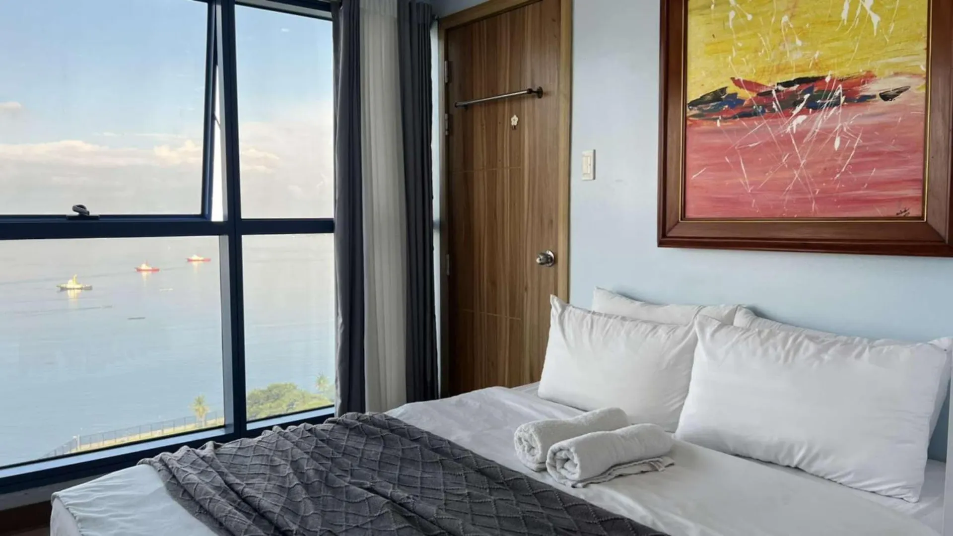3Br Grand Riviera Suites By Mrsayla Manila