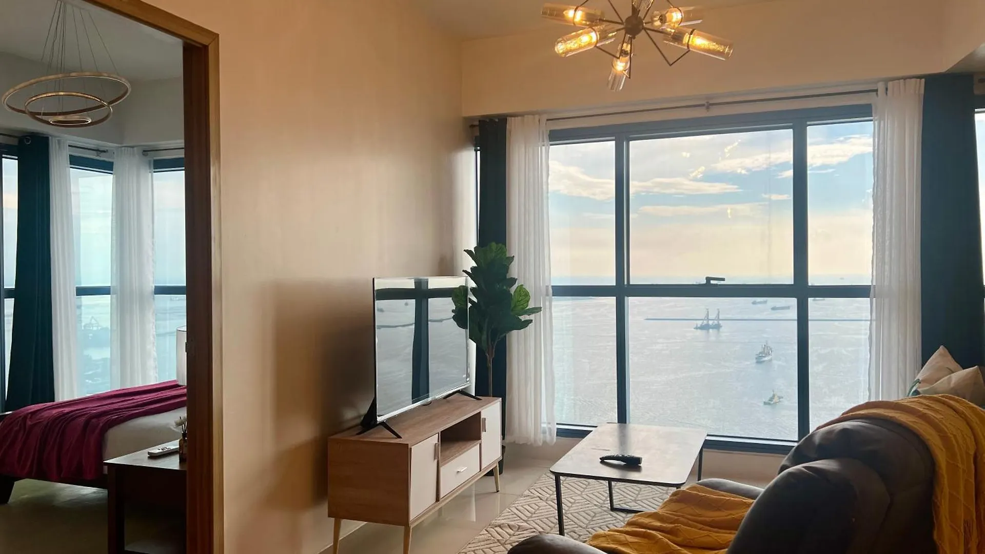 3Br Grand Riviera Suites By Mrsayla Manila
